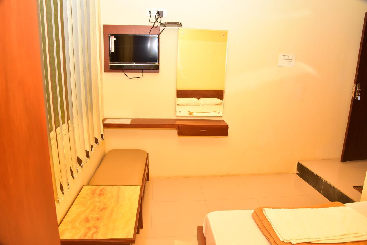 Bright Palace Restaurant And Residency Hotel Shimoga Exterior foto